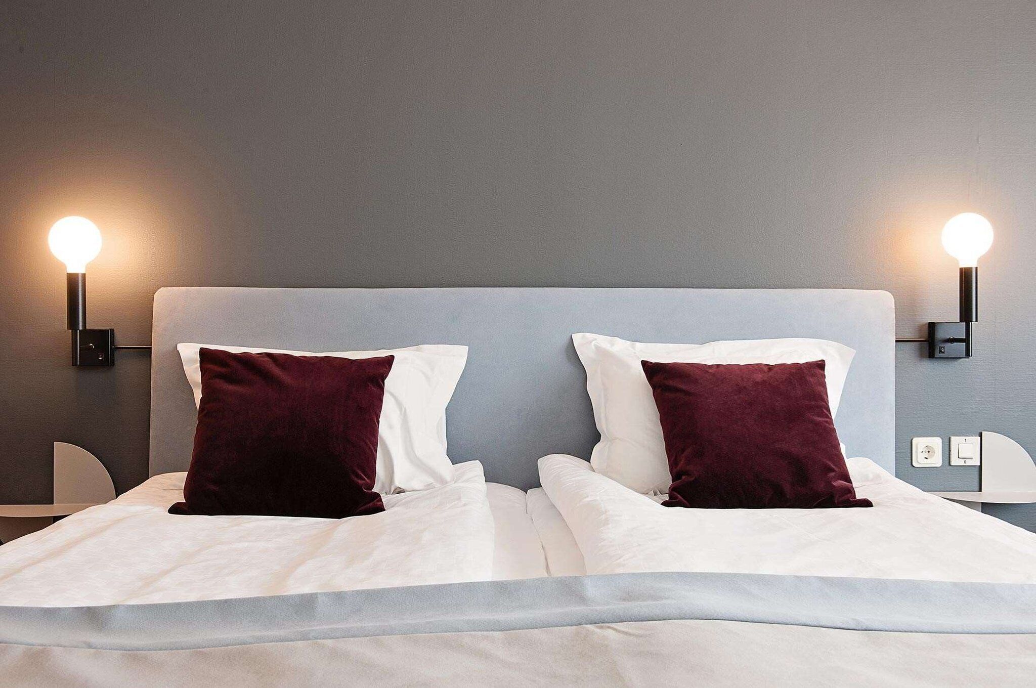 Hypo-allergenic bedding, in-room safe, desk, blackout drapes