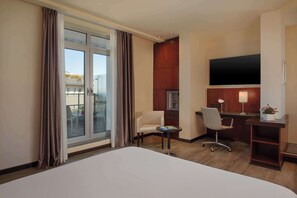 Minibar, in-room safe, desk, soundproofing - NH Bergamo (Bergamo)