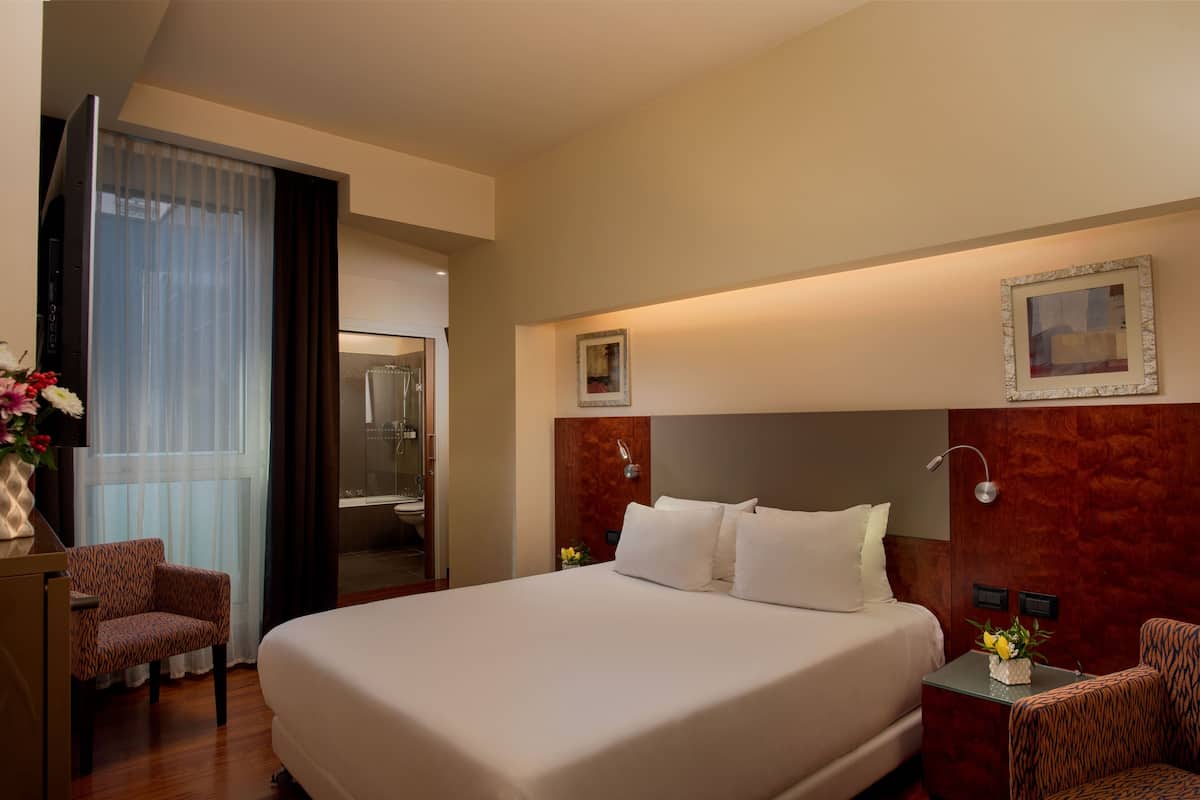 Minibar, in-room safe, desk, soundproofing