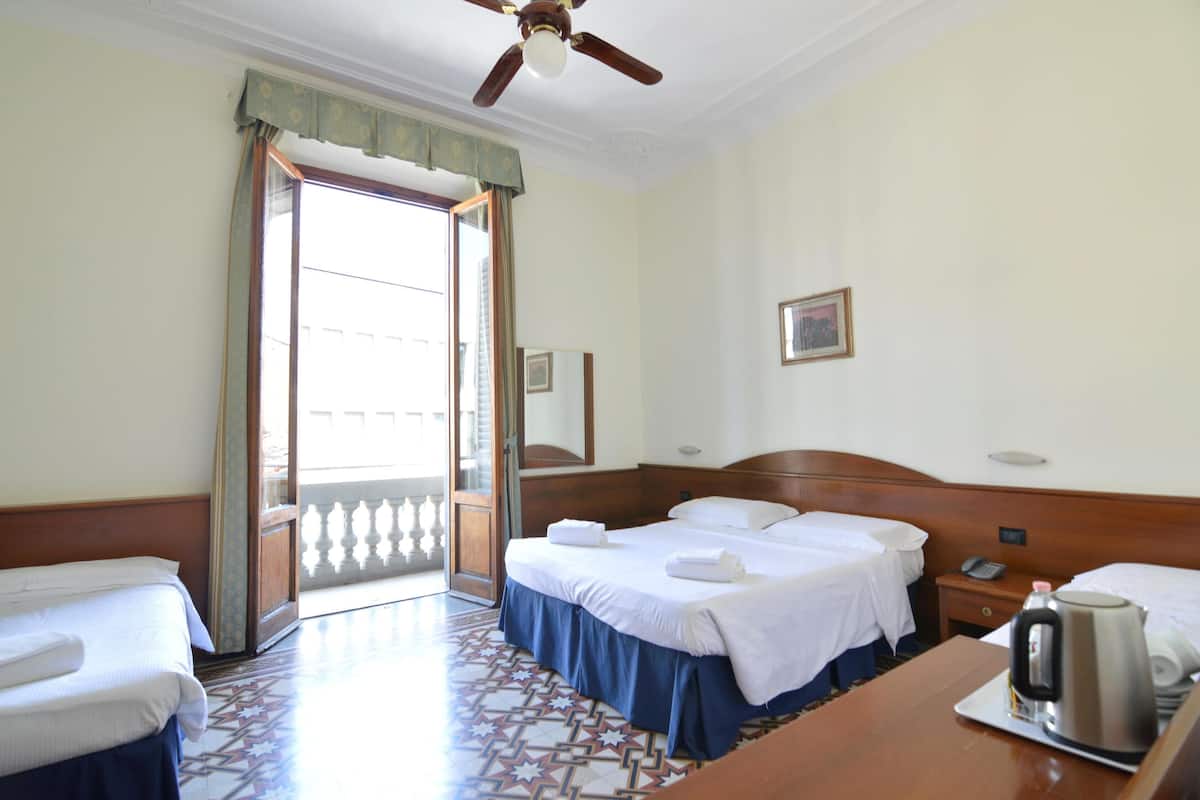 Quadruple Room | In-room safe, desk, free WiFi, bed sheets
