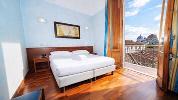 Phòng đôi (Cathedral view) | Két bảo mật tại phòng, bàn, truy cập Internet không dây miễn phí