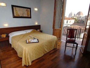 Double Room (Cathedral view) | In-room safe, desk, free WiFi, bed sheets - Hotel Palazzo Vecchio (Florence)