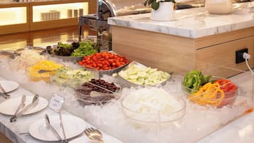 Frokostbuffé hver dag (THB 300 per person)
