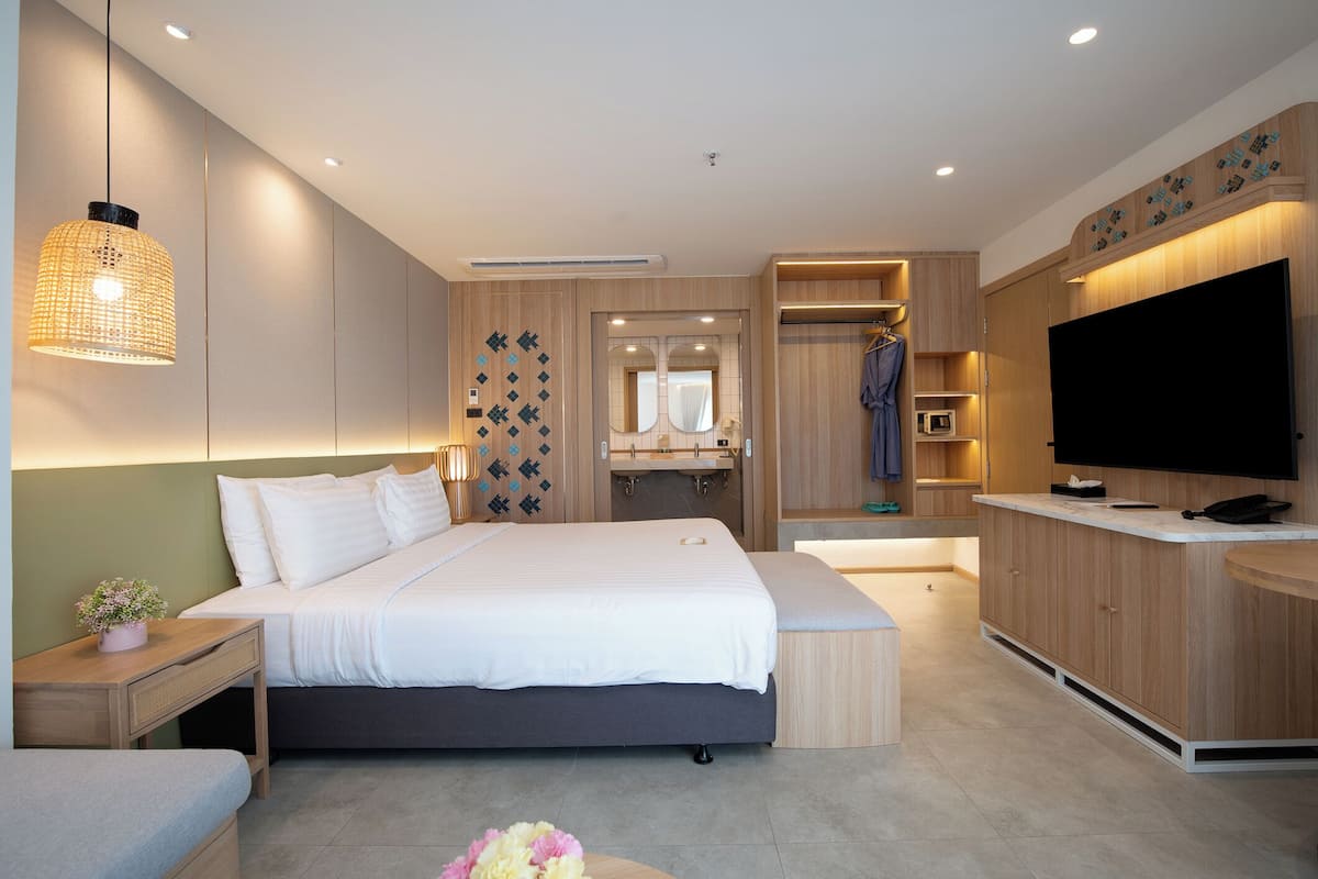 Suite Ocean View | Premium bedding, minibar, in-room safe, desk