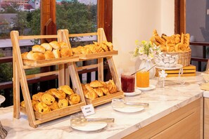 Daily buffet breakfast (THB 300 per person)