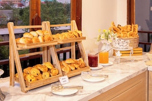 Daily buffet breakfast (THB 300 per person)