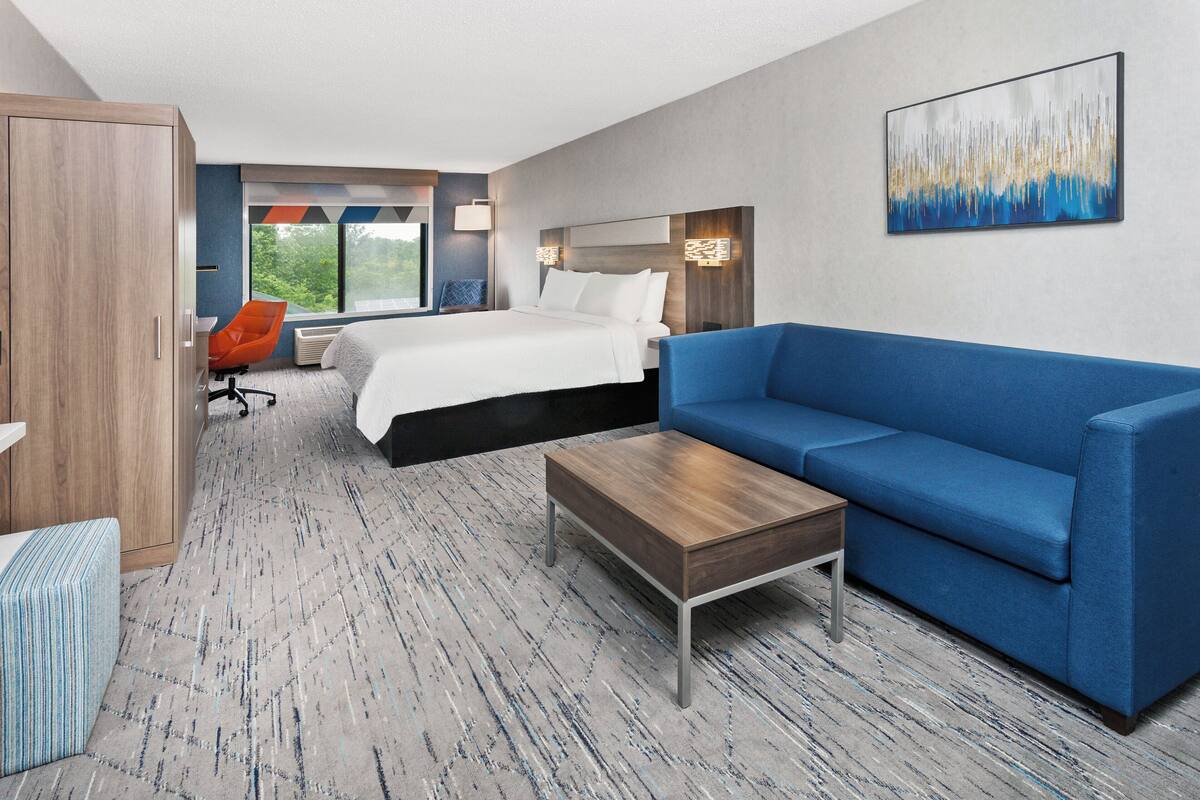 Suite, 1 Bedroom | Peti besi dalam bilik, seterika/papan seterika, Wi-fi percuma 