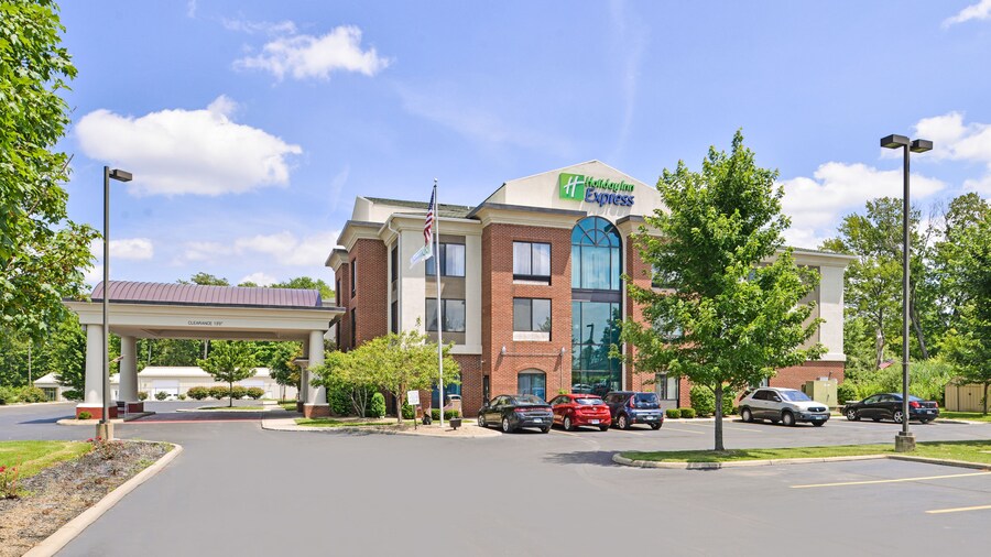 Holiday Inn Express & Suites North Lima by IHG