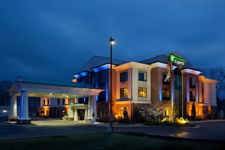 Exterior. Holiday Inn Express & Suites North Lima by IHG