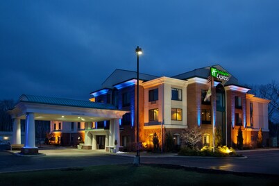 Holiday Inn Express & Suites North Lima by IHG