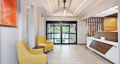 Holiday Inn Express & Suites North Lima by IHG