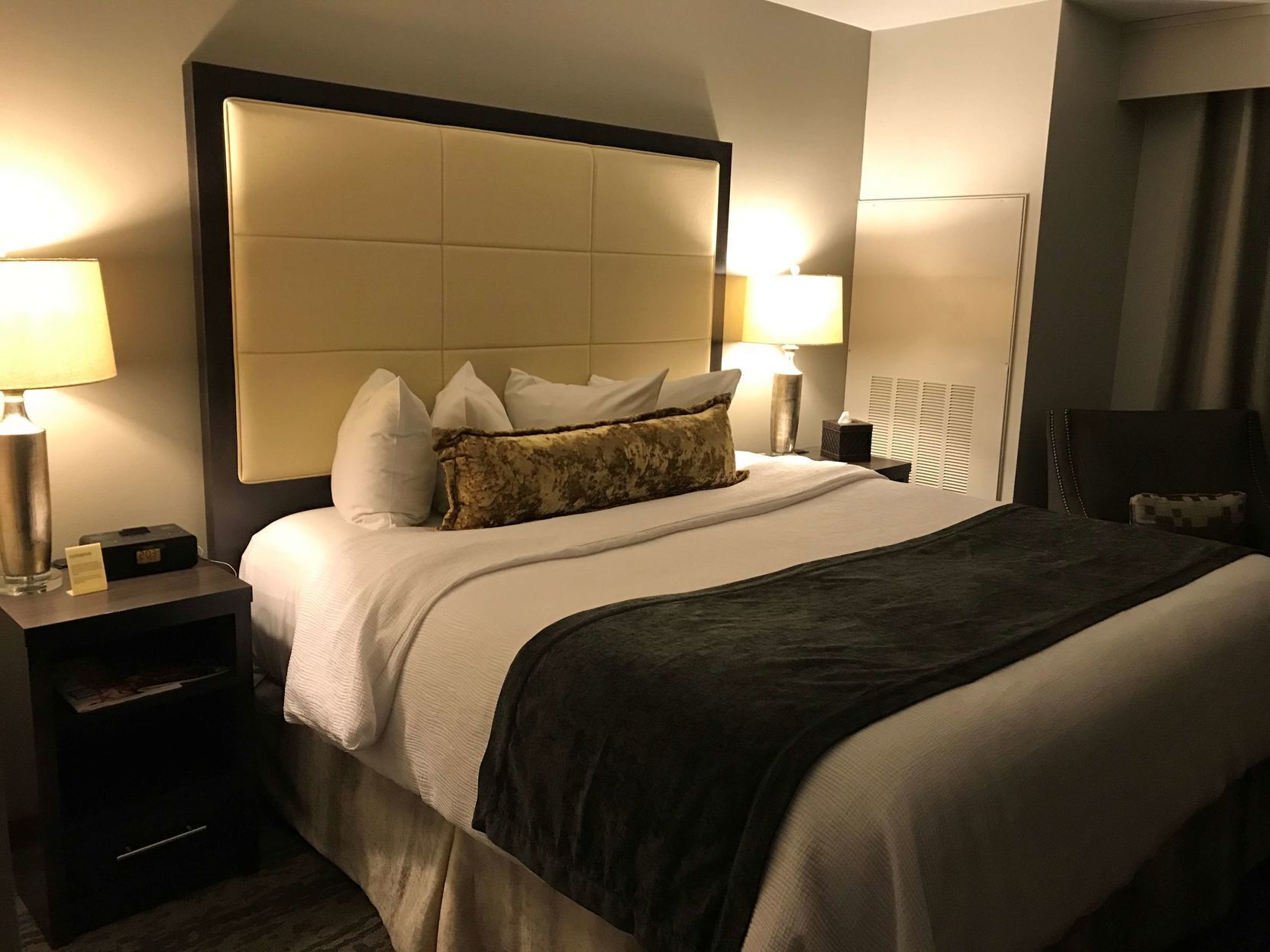 Hochwertige Bettwaren, Minibar, Zimmersafe, Bügeleisen/Bügelbrett