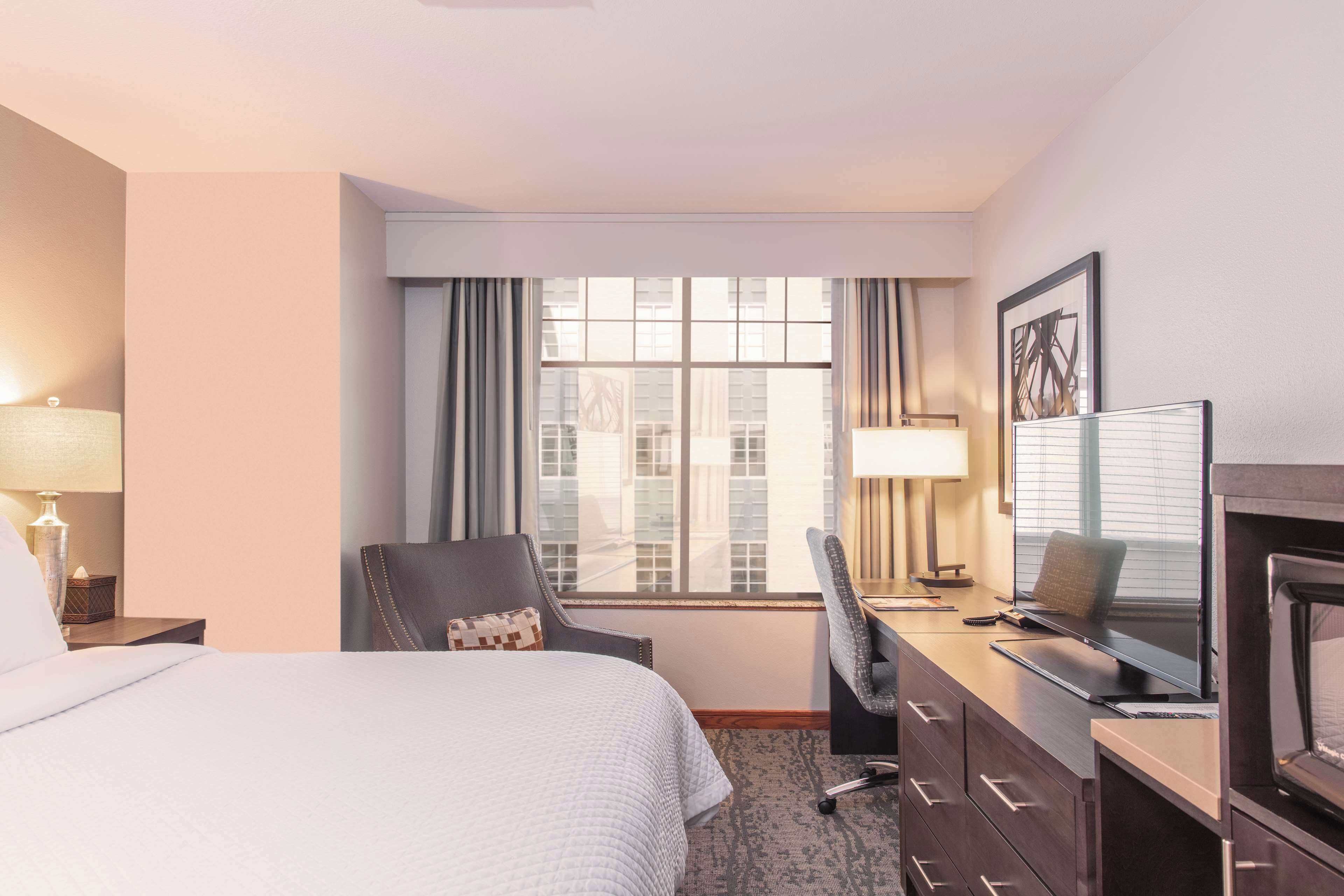 premium bedding, minibar, in-room safe, iron/ironing board