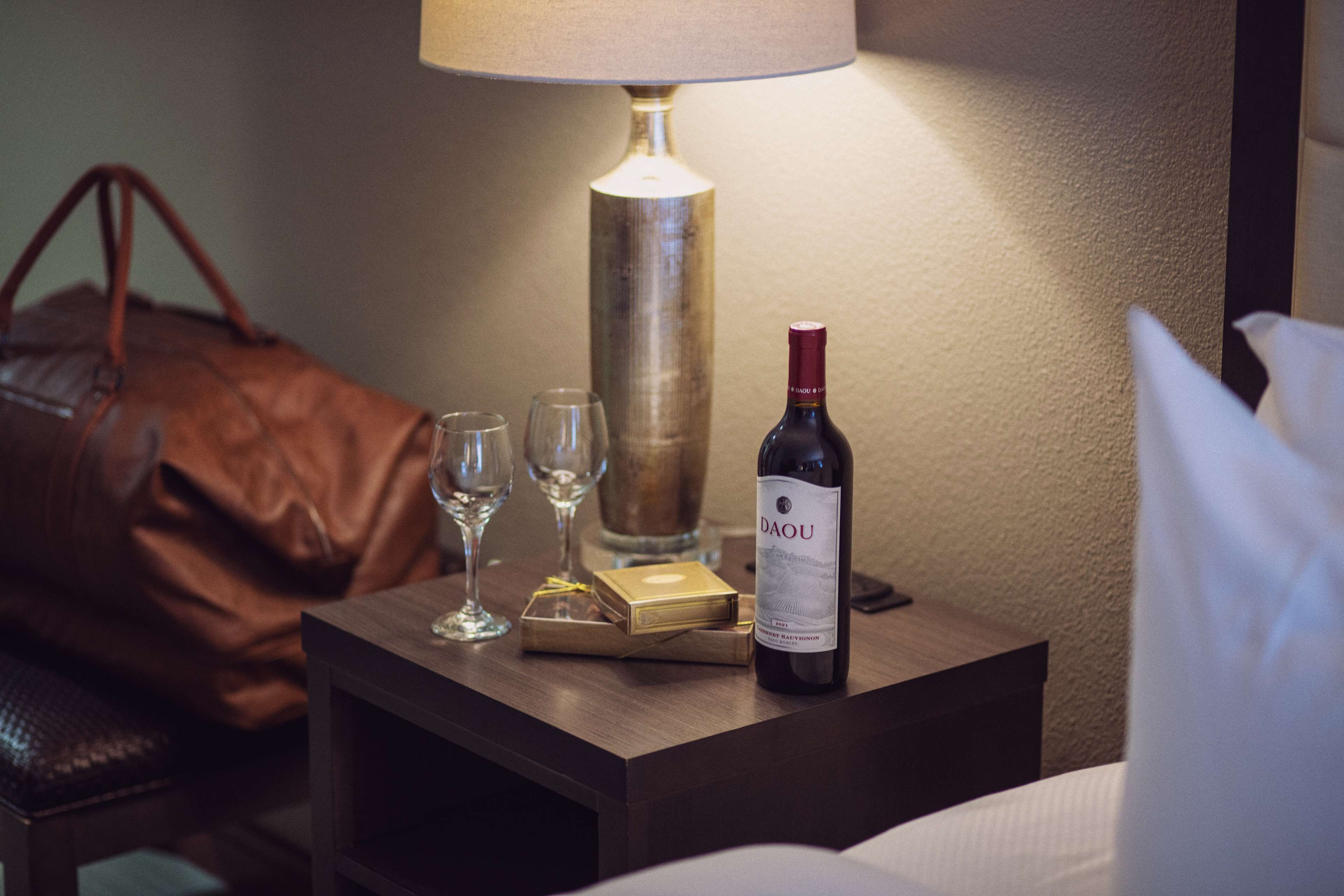 premium bedding, minibar, in-room safe, iron/ironing board