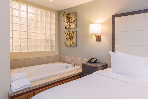 Suite, 1 King Bed, Non Smoking, Jetted Tub (Walk-in Shower;with Sofabed) | Premium bedding, minibar, in-room safe, iron/ironing board