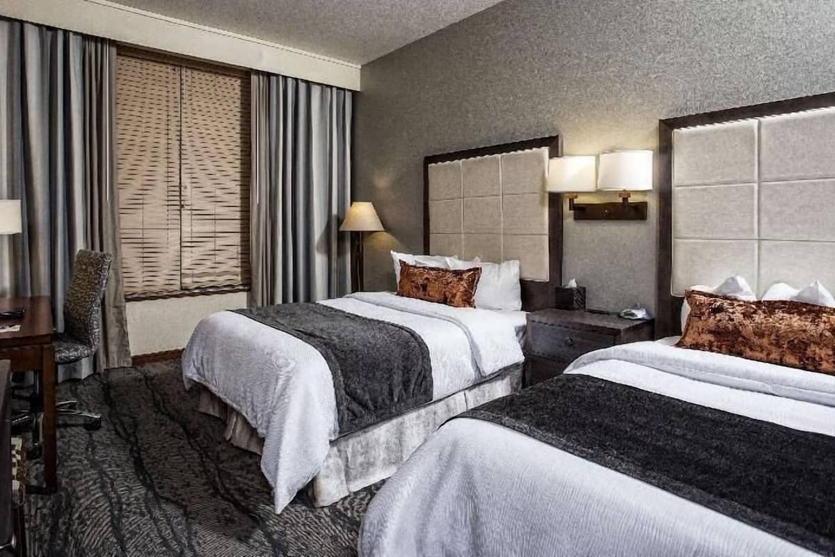 Premium bedding, minibar, in-room safe, iron/ironing board