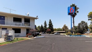 Property entrance - Motel 6 Chico, CA (Chico)