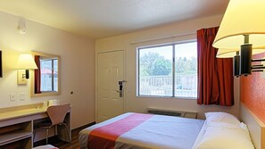 Deluxe Room, 1 Queen Bed, Non Smoking, Refrigerator & Microwave