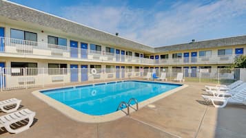 Piscina externa sazonal