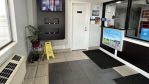 Reception - Motel 6 Wichita, KS (Wichita)