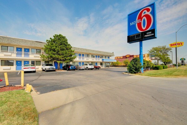 Exterior - Motel 6 Wichita, KS (Wichita)