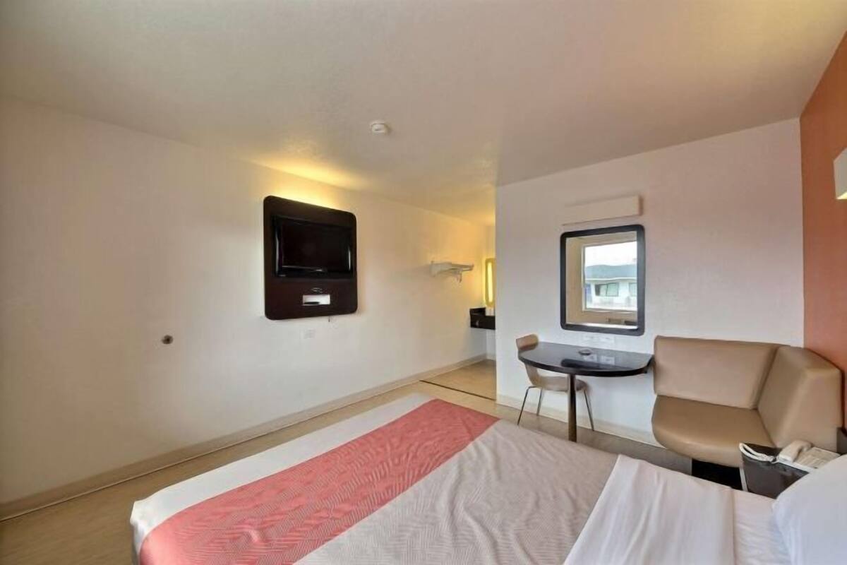 Desk, laptop workspace, blackout drapes, WiFi (free)