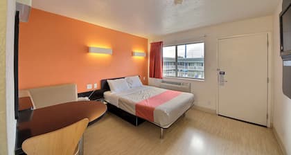 Motel 6 San Marcos, TX