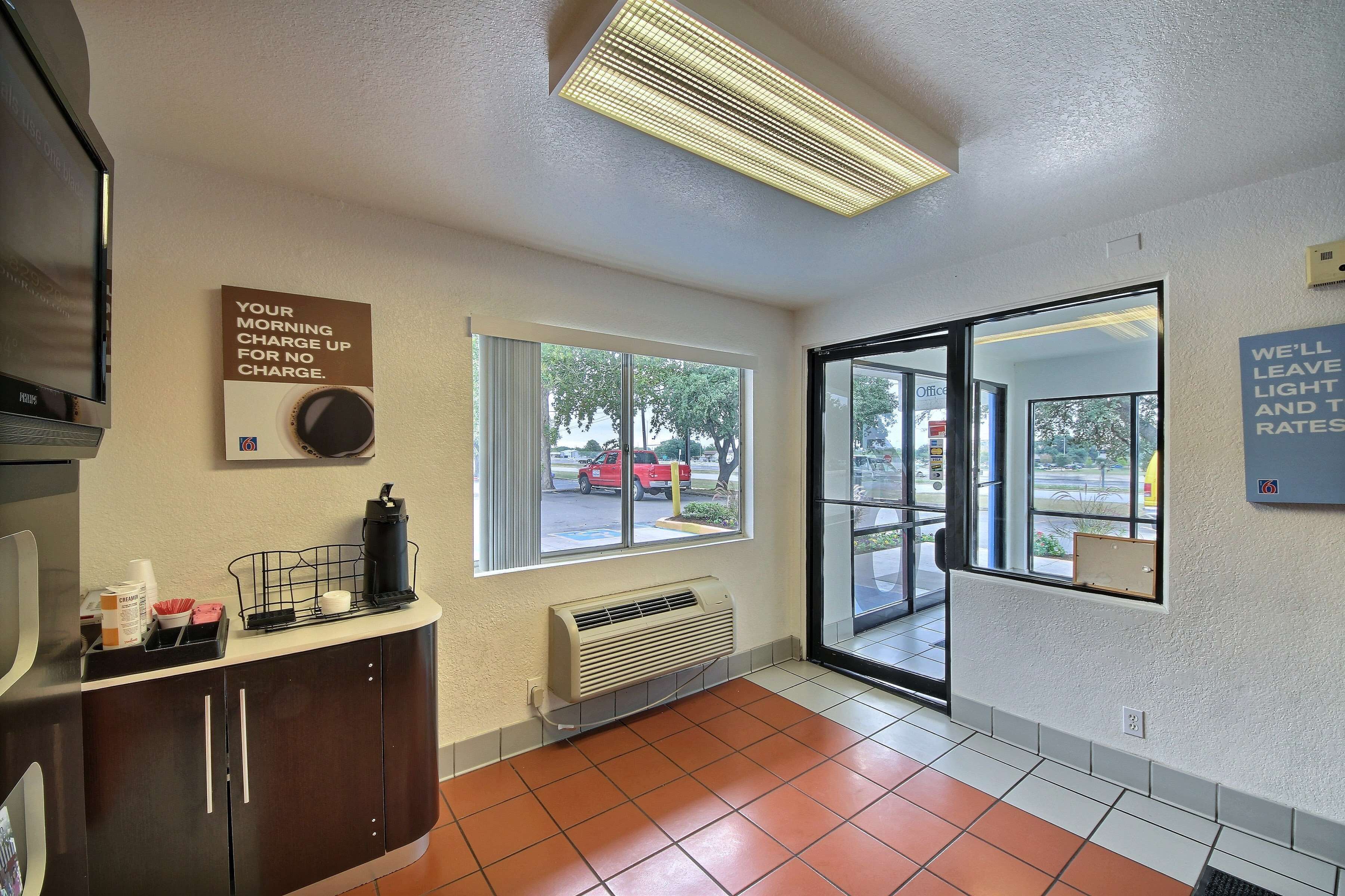 Foto - Motel 6-San Marcos, TX