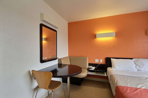 Motel 6 San Marcos, TX