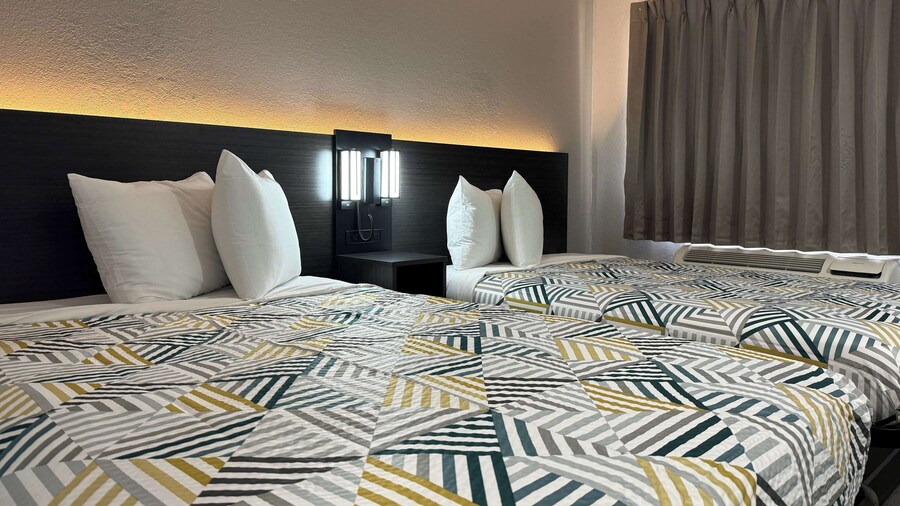 Motel 6 Bradenton, FL