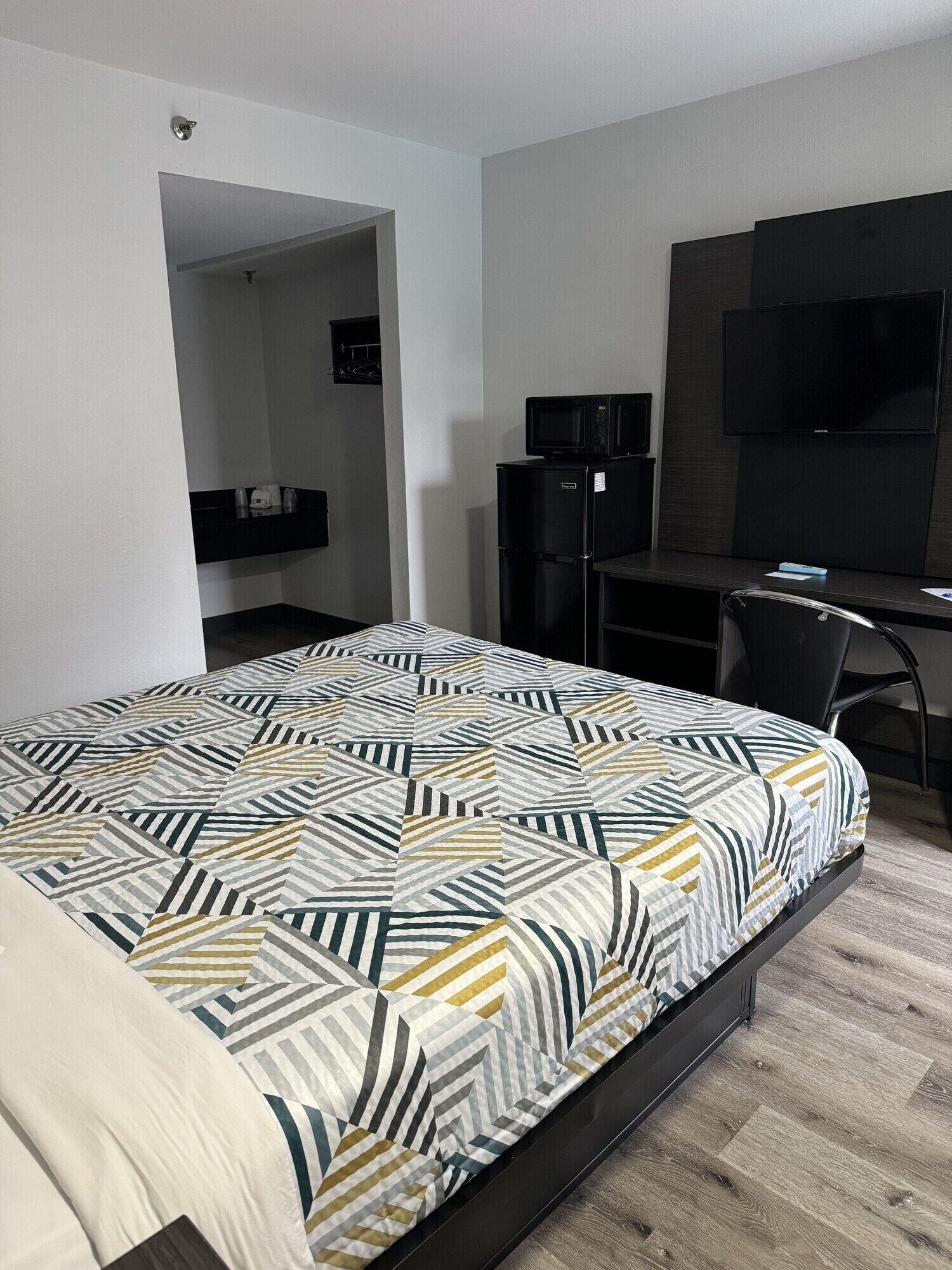 Free WiFi, bed sheets