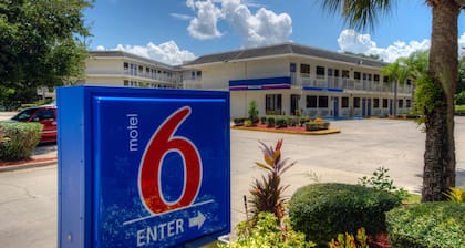 Motel 6 Bradenton, FL