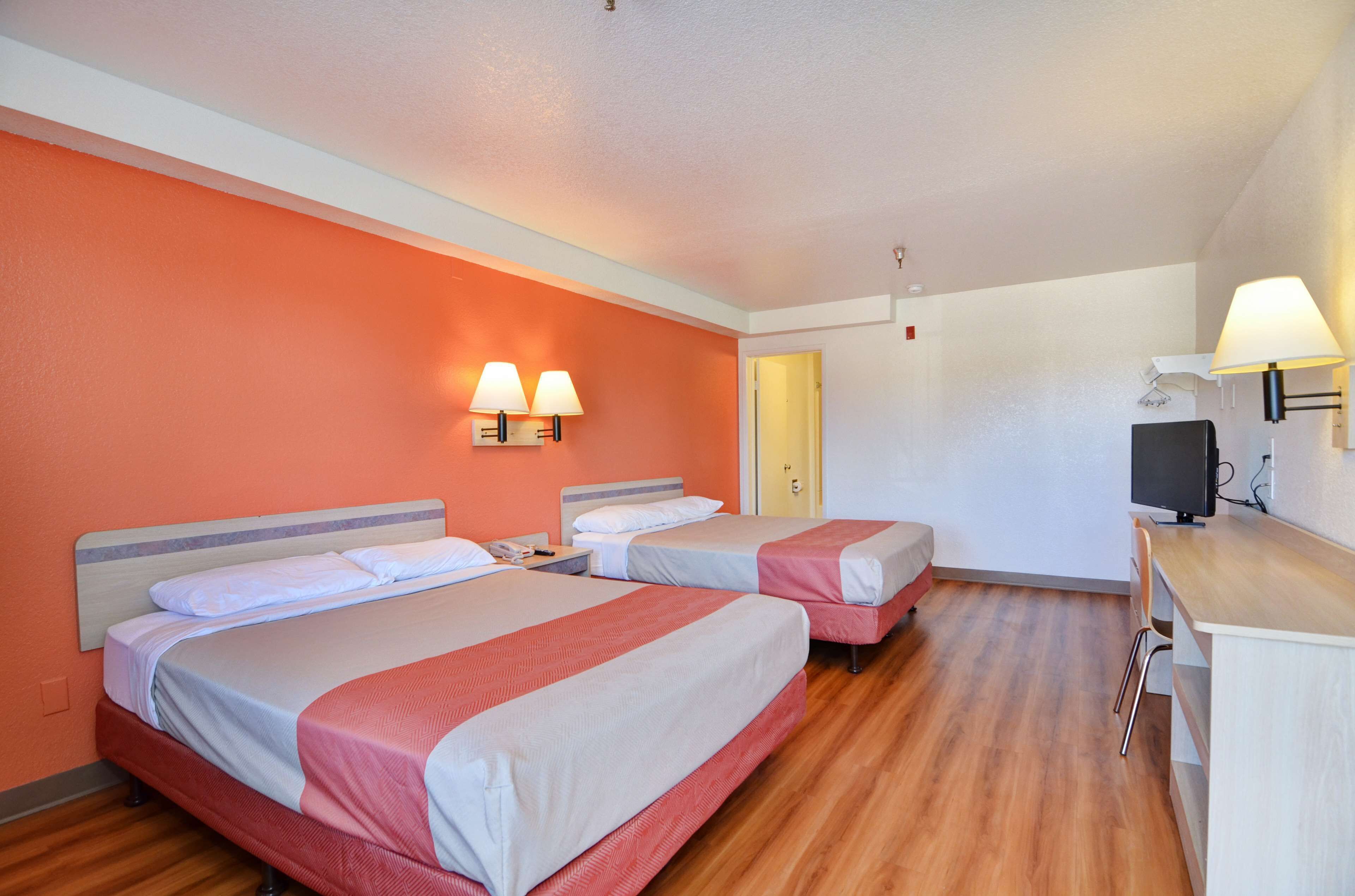 WiFi (free), bed sheets