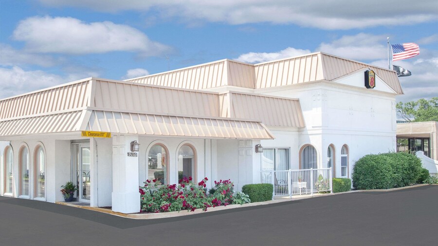 Super 8 by Wyndham Morton Grove/Chicago
