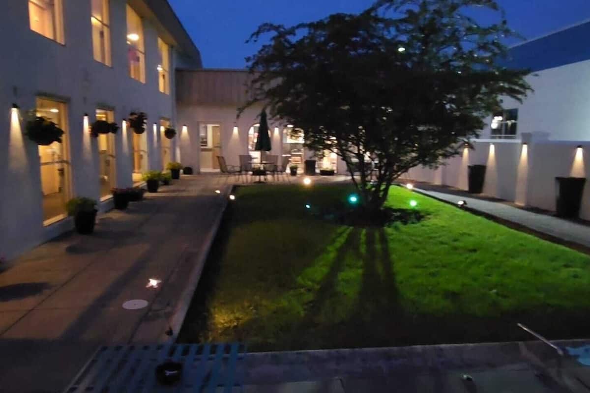 Standard Room, 1 King Bed | Terrace/patio