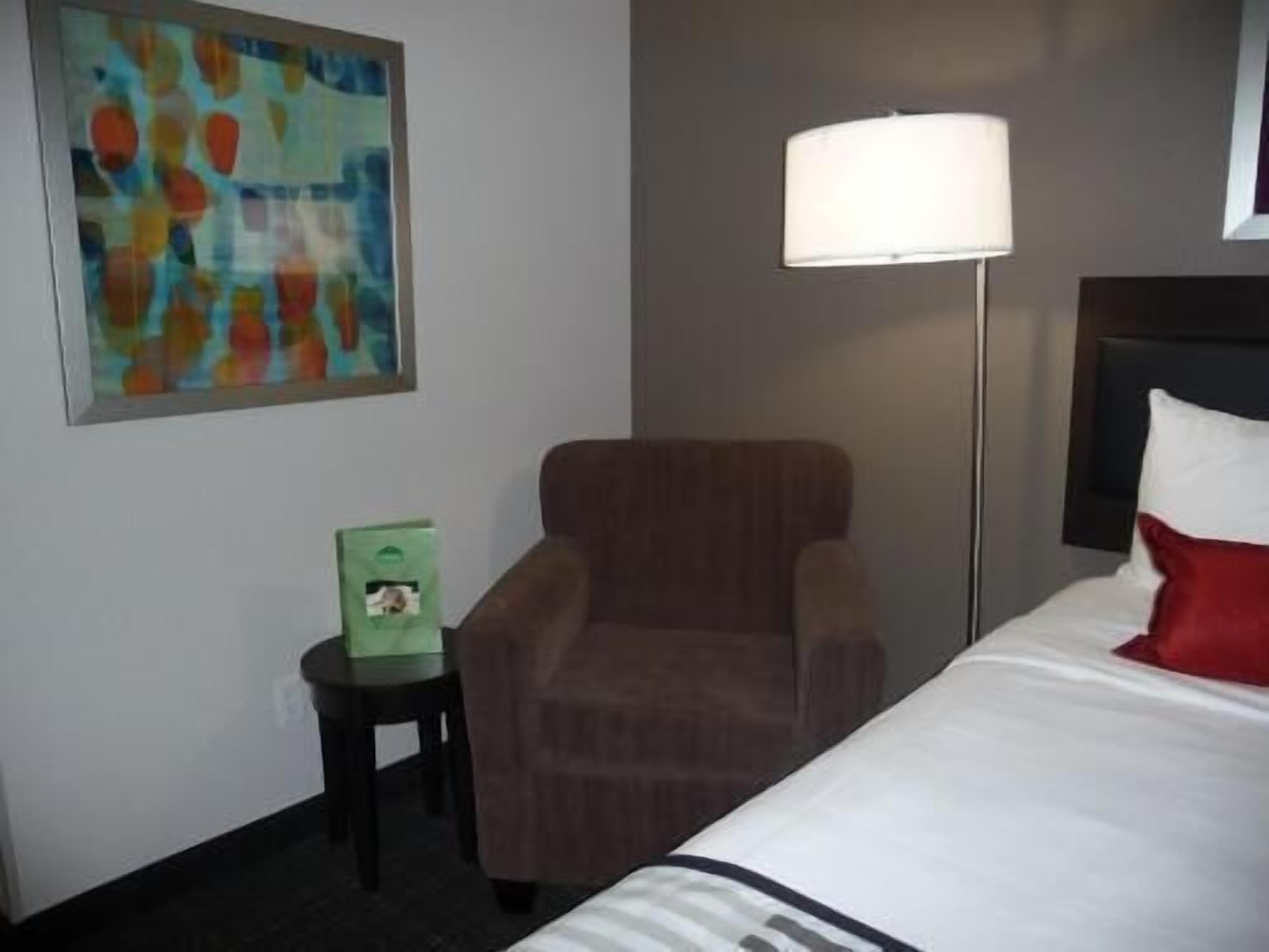 Pillowtop beds, desk, laptop workspace, blackout drapes