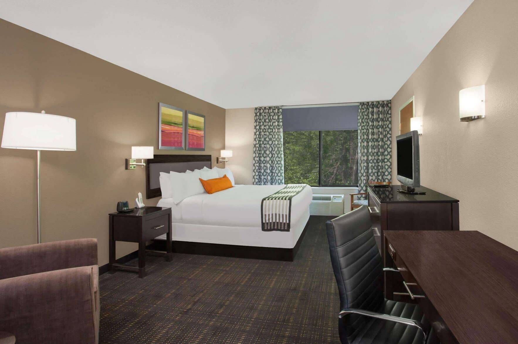Pillowtop beds, desk, laptop workspace, blackout drapes