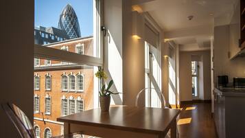 Apartment, 1 Bedroom | In-room dining