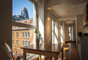 Apartment, 1 Bedroom | In-room dining