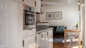 Departamento, 1 habitación | Cocina privada | Refrigerador con congelador, microondas, horno y parrilla de estufa