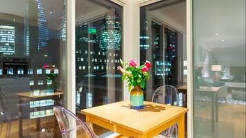 Estudio Premium | Área de sala de estar | Televisión LCD