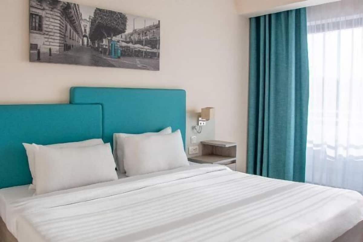 Minibar, Zimmersafe, Schreibtisch, kostenloses WLAN