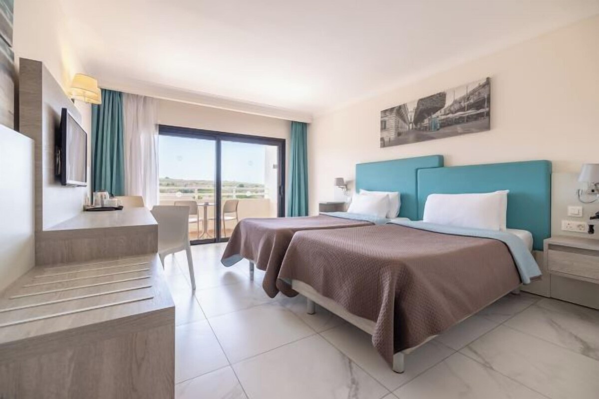 Quadruple Room with Land View