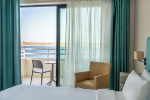 Superior Double Room (Superior Seaview Room) | Minibar, in-room safe, desk, free WiFi