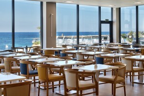 3 restaurants, breakfast, lunch, dinner served; international cuisine 