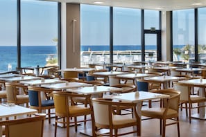 3 restaurants, breakfast, lunch, dinner served; international cuisine