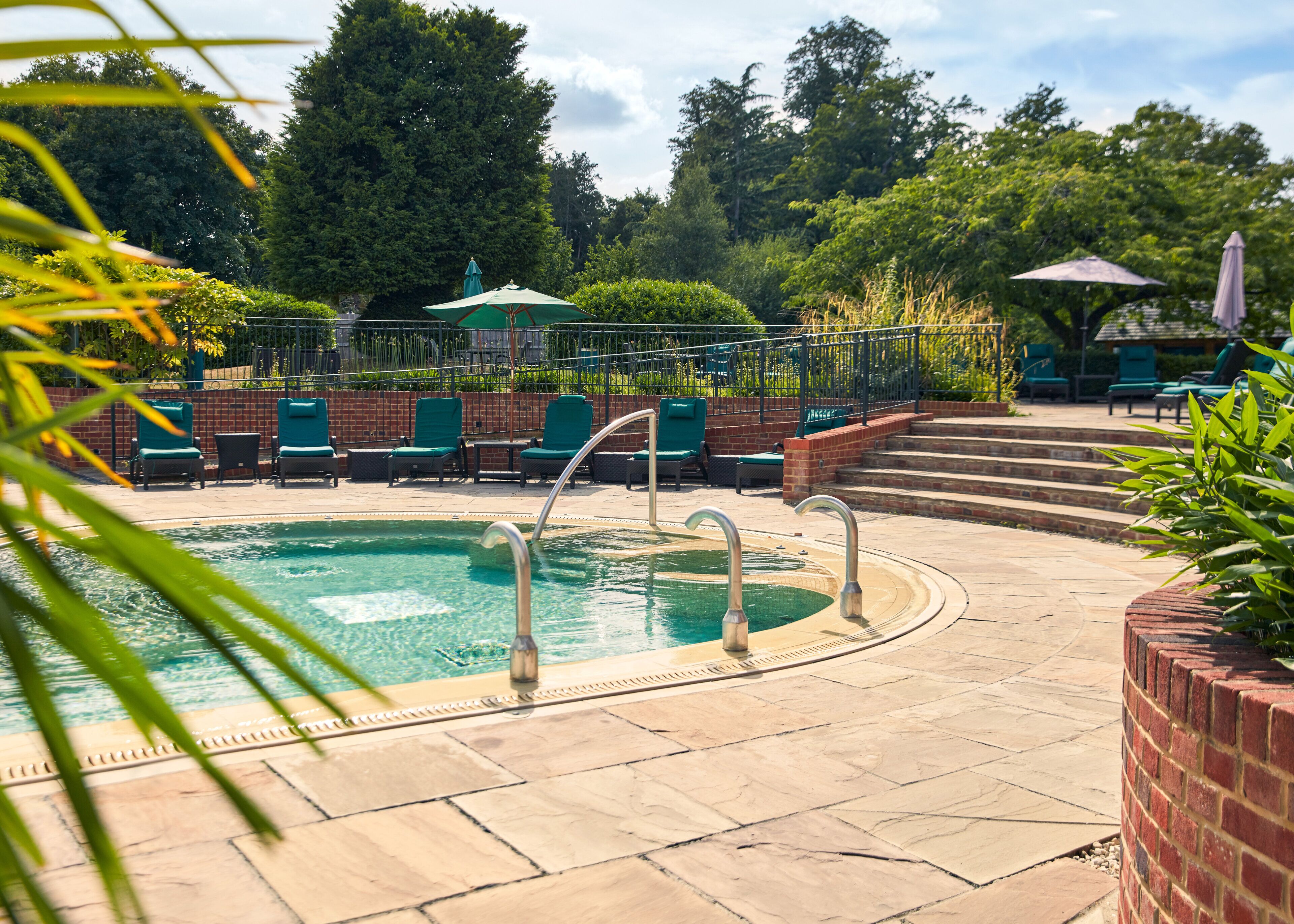 2 indoor pools, open 6:30 am to 10:00 pm, pool loungers