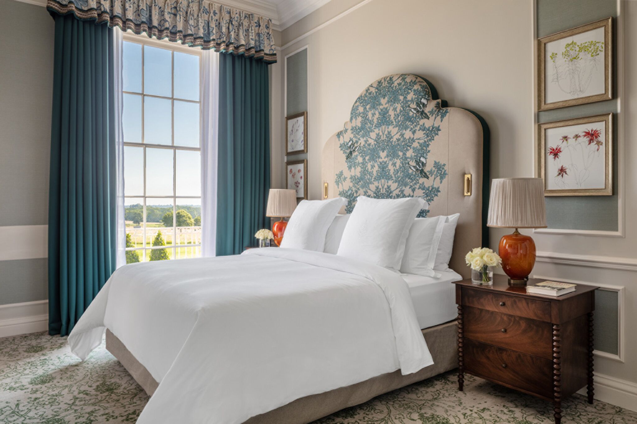 Suite, Smoking (William Godson) | Hypo-allergenic bedding, down comforters, minibar, in-room safe