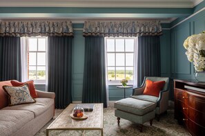 Suite (Oliver King Parlour) | Hypo-allergenic bedding, down comforters, minibar, in-room safe