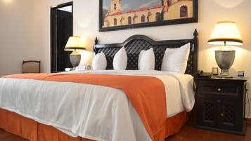 Caja de seguridad en la habitación y escritorio